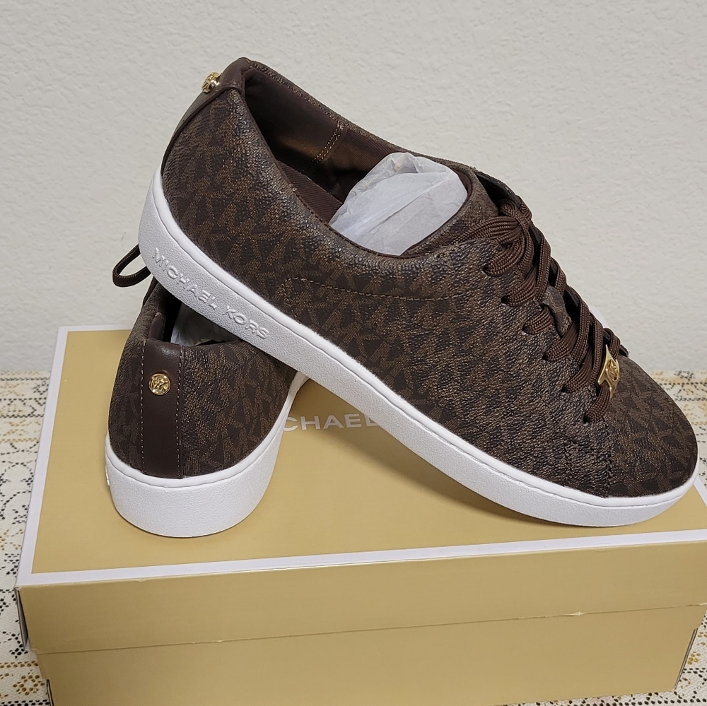 MK Keaton brown lace up